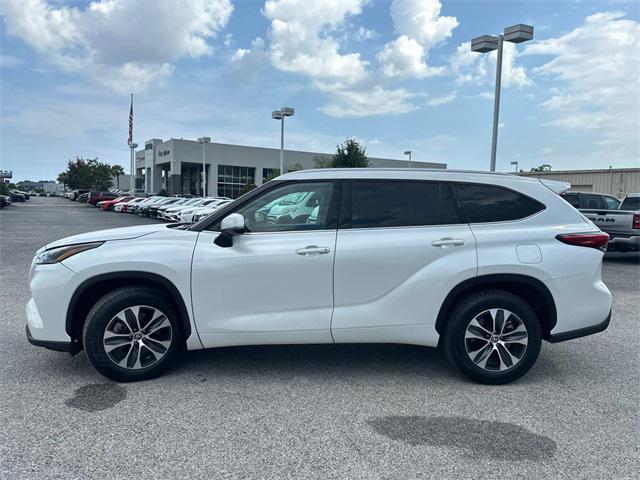 used 2022 Toyota Highlander car, priced at $33,000