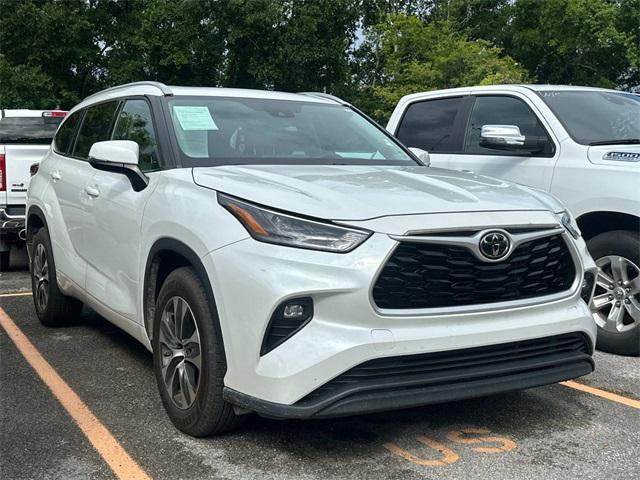 used 2022 Toyota Highlander car, priced at $33,750