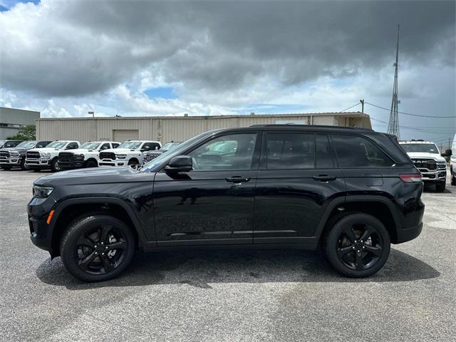 new 2025 Jeep Grand Cherokee car, priced at $44,600