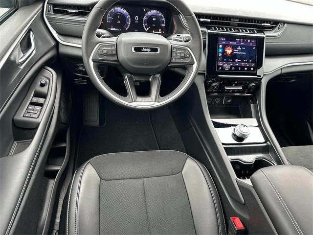 new 2025 Jeep Grand Cherokee car, priced at $44,600