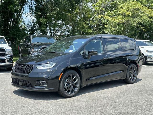 new 2024 Chrysler Pacifica car, priced at $40,754