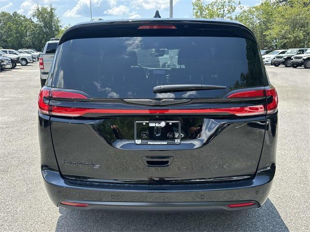 new 2024 Chrysler Pacifica car, priced at $40,754