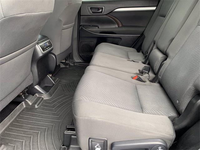 used 2016 Toyota Highlander car