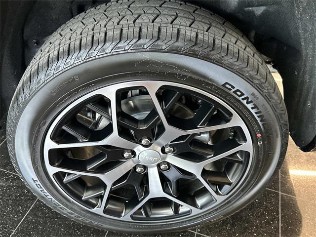 new 2025 Jeep Grand Cherokee car, priced at $63,611