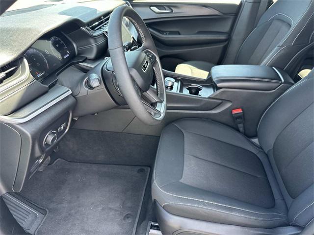 new 2025 Jeep Grand Cherokee car, priced at $38,517