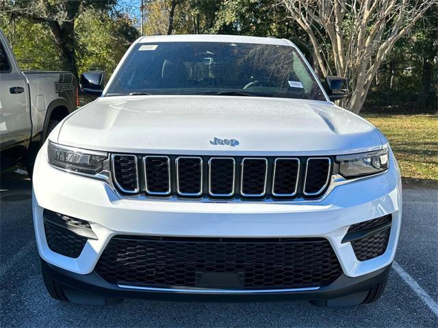 new 2025 Jeep Grand Cherokee car, priced at $40,442