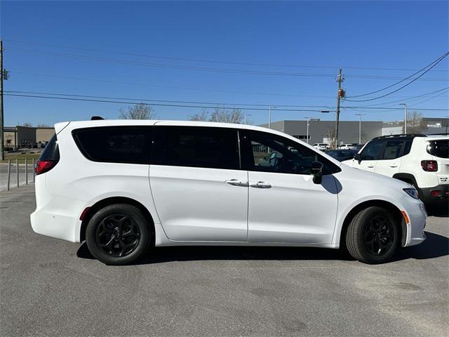 new 2024 Chrysler Pacifica Hybrid car, priced at $41,767