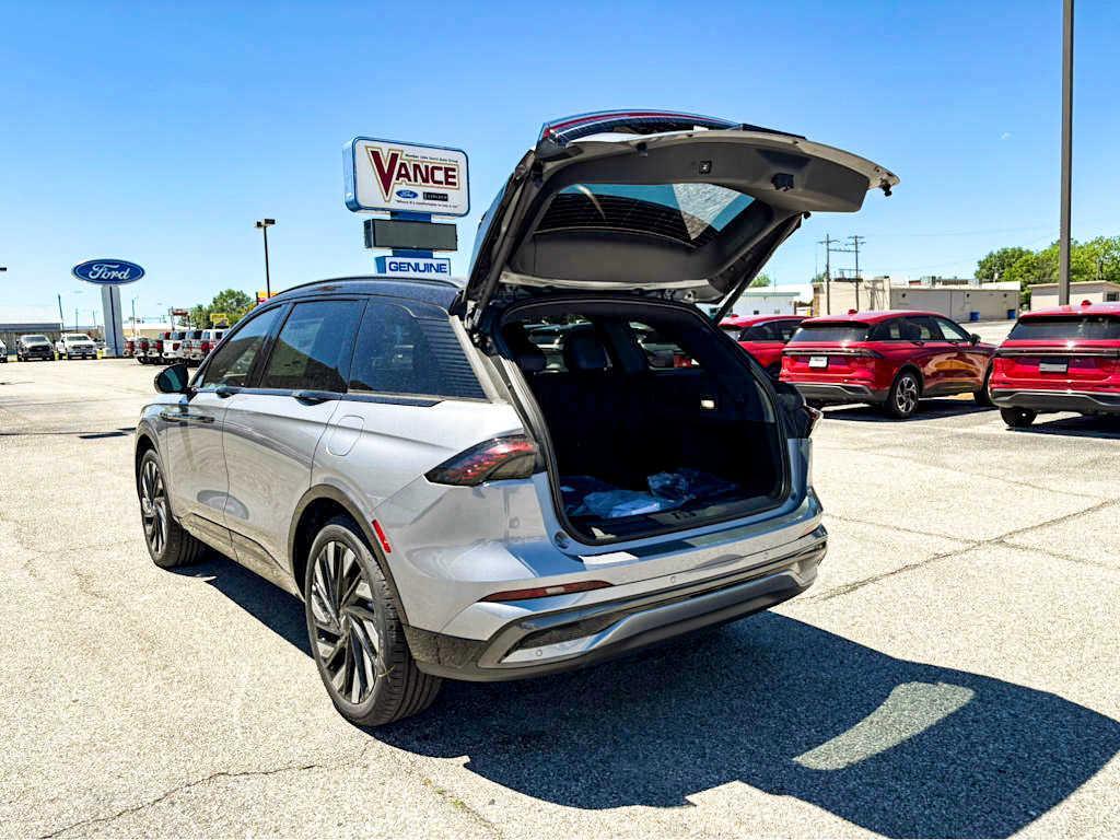 new 2025 Lincoln Nautilus car, priced at $61,328