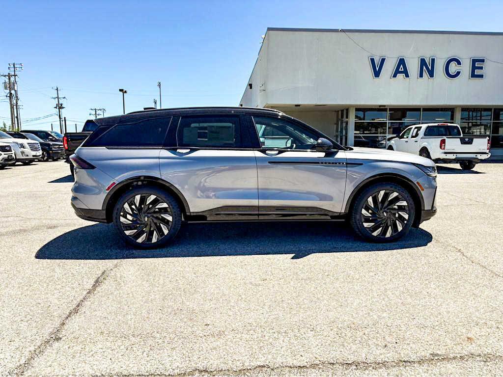 new 2025 Lincoln Nautilus car, priced at $61,328