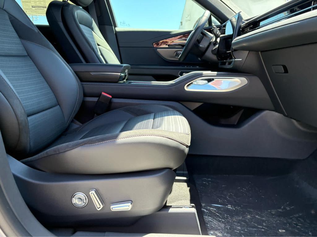 new 2025 Lincoln Nautilus car, priced at $61,328