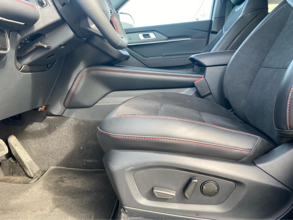 new 2025 Ford Explorer car, priced at $53,661