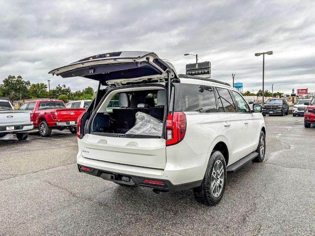 new 2025 Ford Expedition car, priced at $72,885