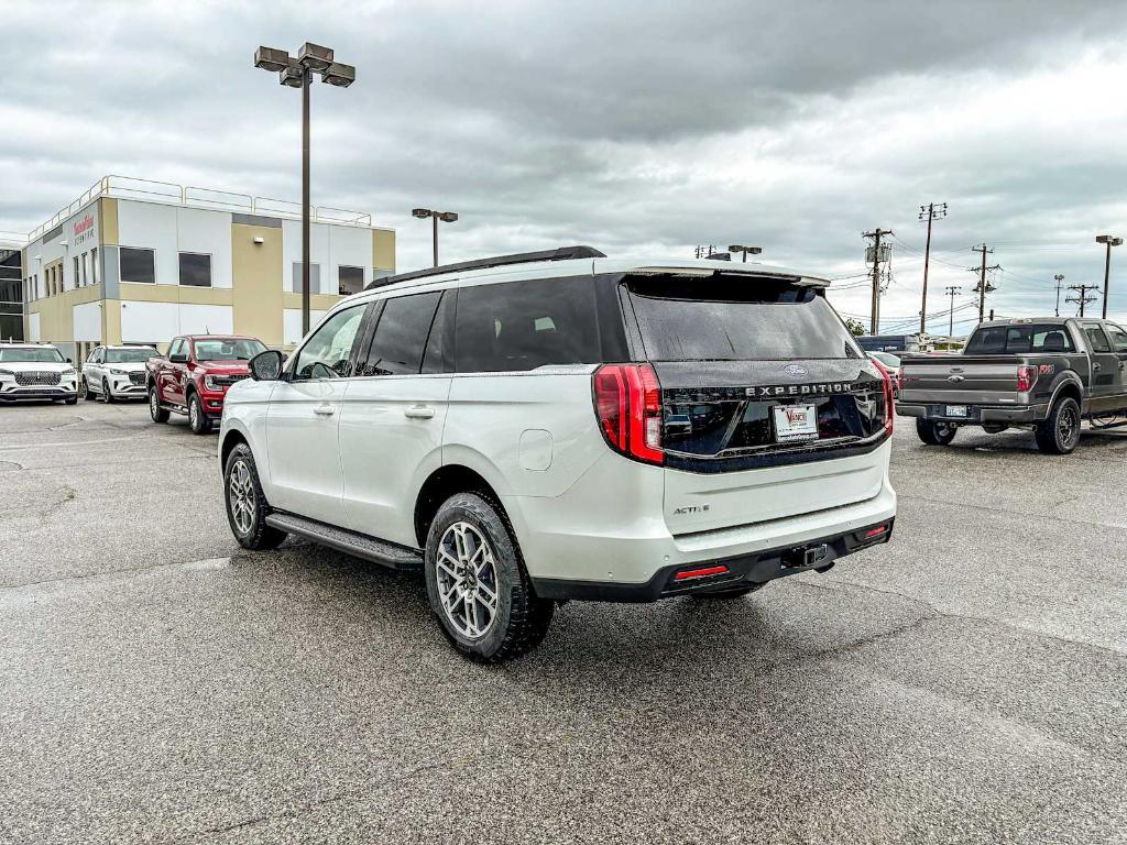 new 2025 Ford Expedition car, priced at $72,885