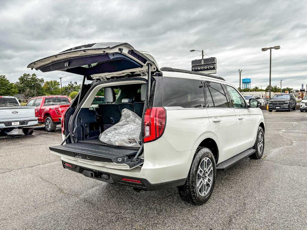 new 2025 Ford Expedition car, priced at $72,885