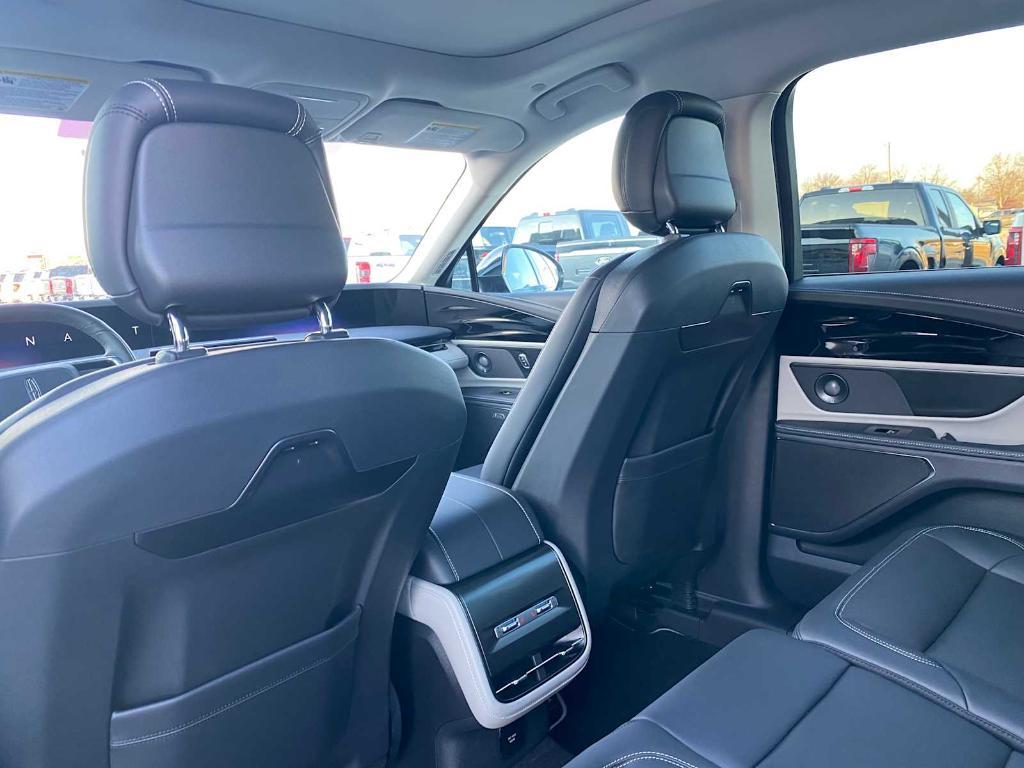 new 2025 Lincoln Nautilus car, priced at $55,246