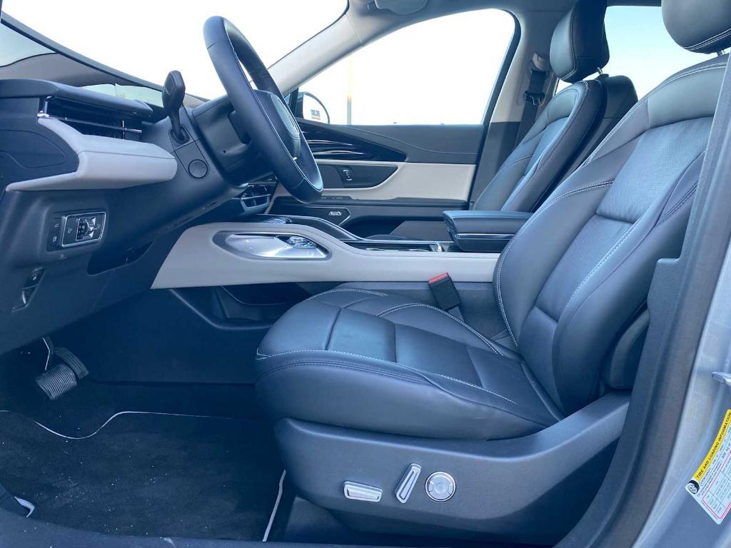new 2025 Lincoln Nautilus car, priced at $55,246