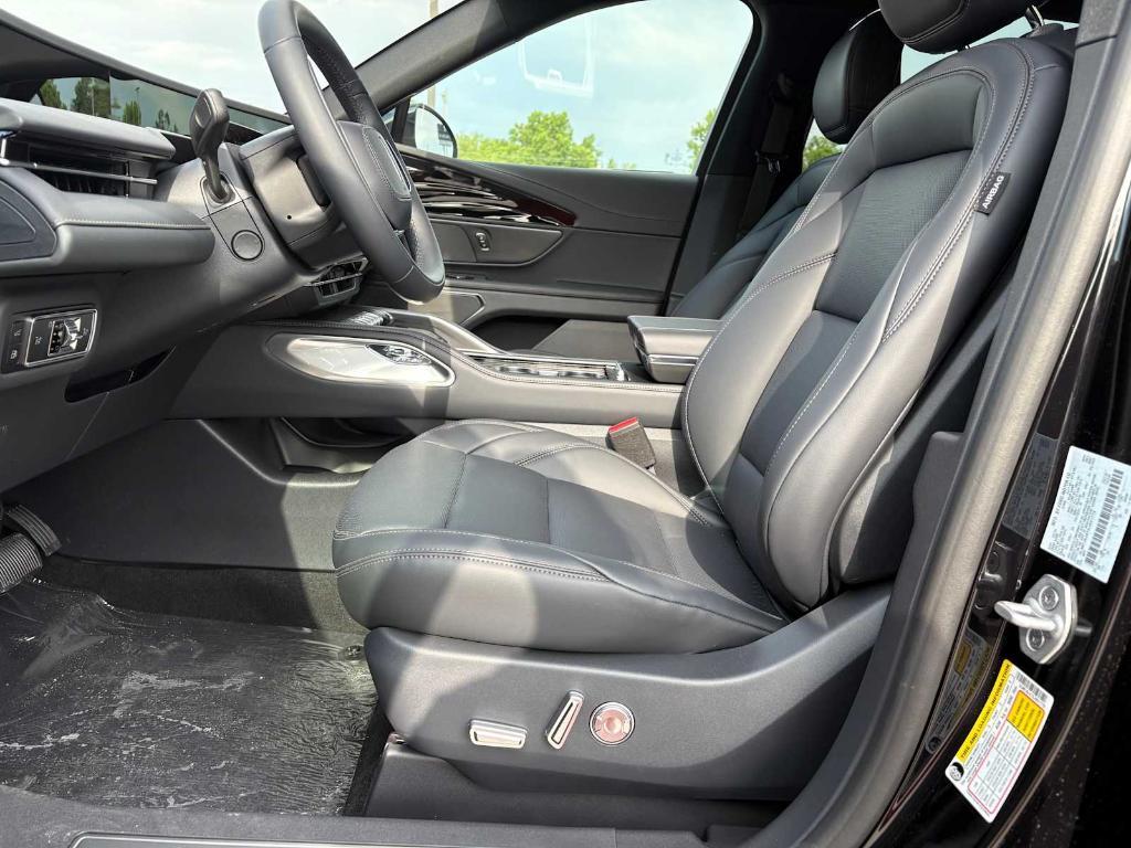 new 2025 Lincoln Nautilus car, priced at $53,083