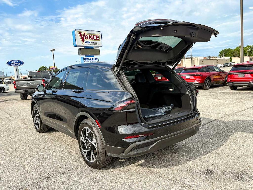 new 2025 Lincoln Nautilus car, priced at $53,083