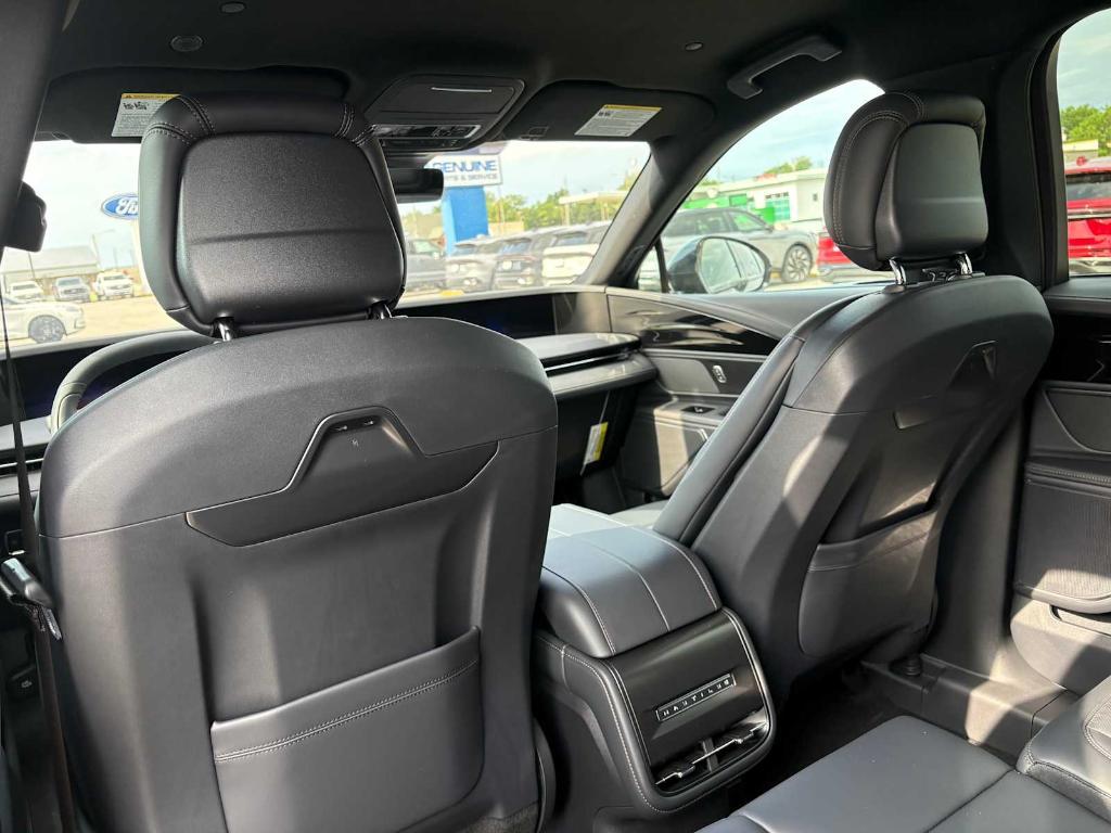 new 2025 Lincoln Nautilus car, priced at $53,083
