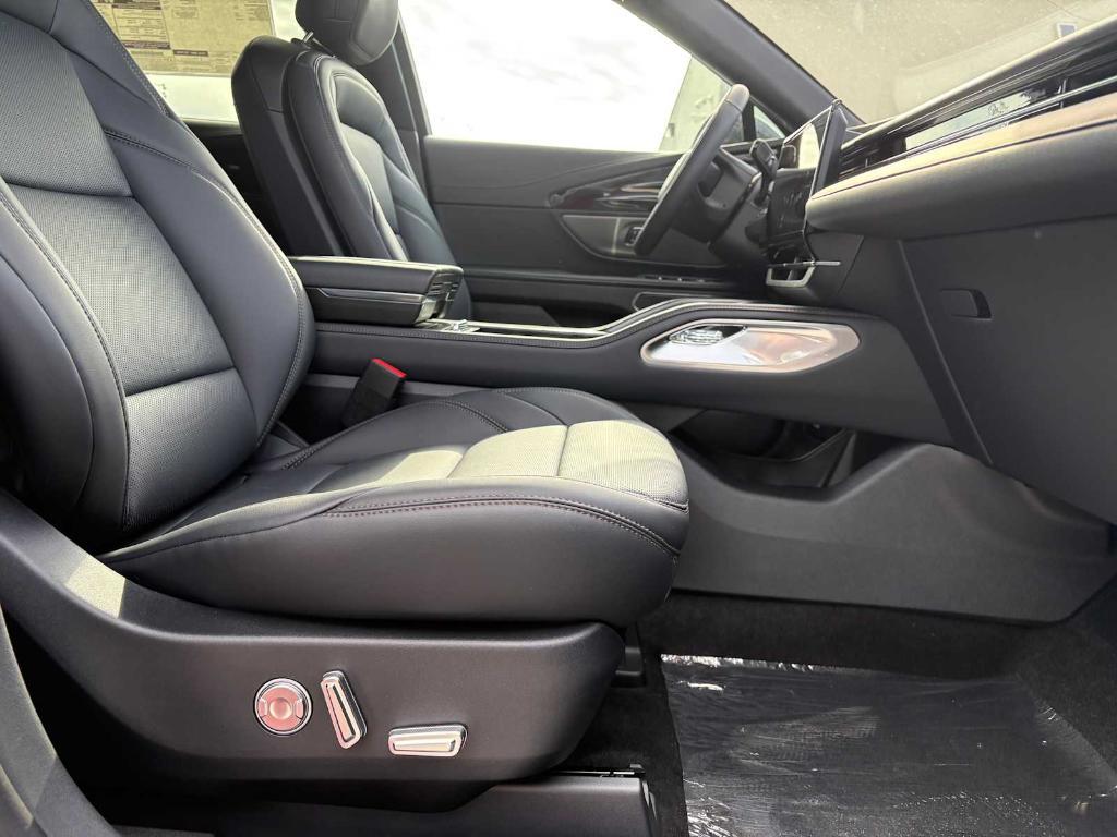 new 2025 Lincoln Nautilus car, priced at $53,083