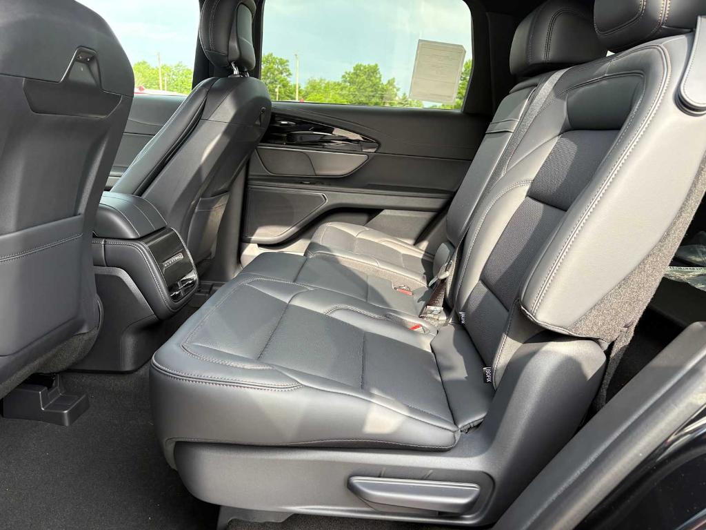 new 2025 Lincoln Nautilus car, priced at $53,083