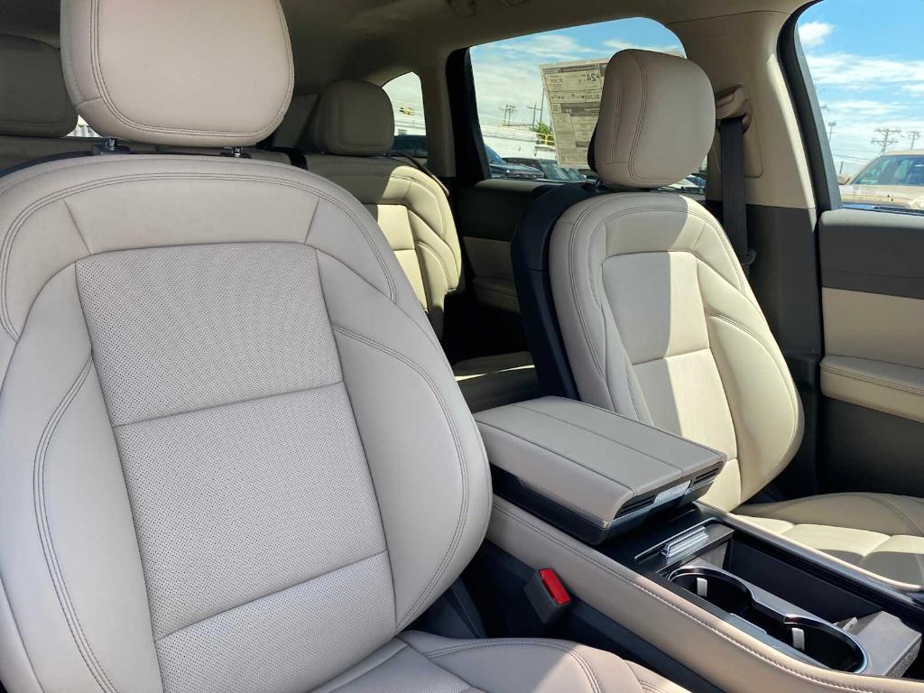new 2025 Lincoln Nautilus car, priced at $55,453