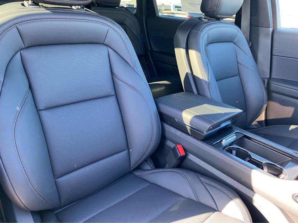 new 2025 Lincoln Nautilus car, priced at $50,803