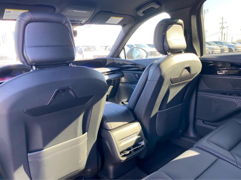 new 2025 Lincoln Nautilus car, priced at $50,803