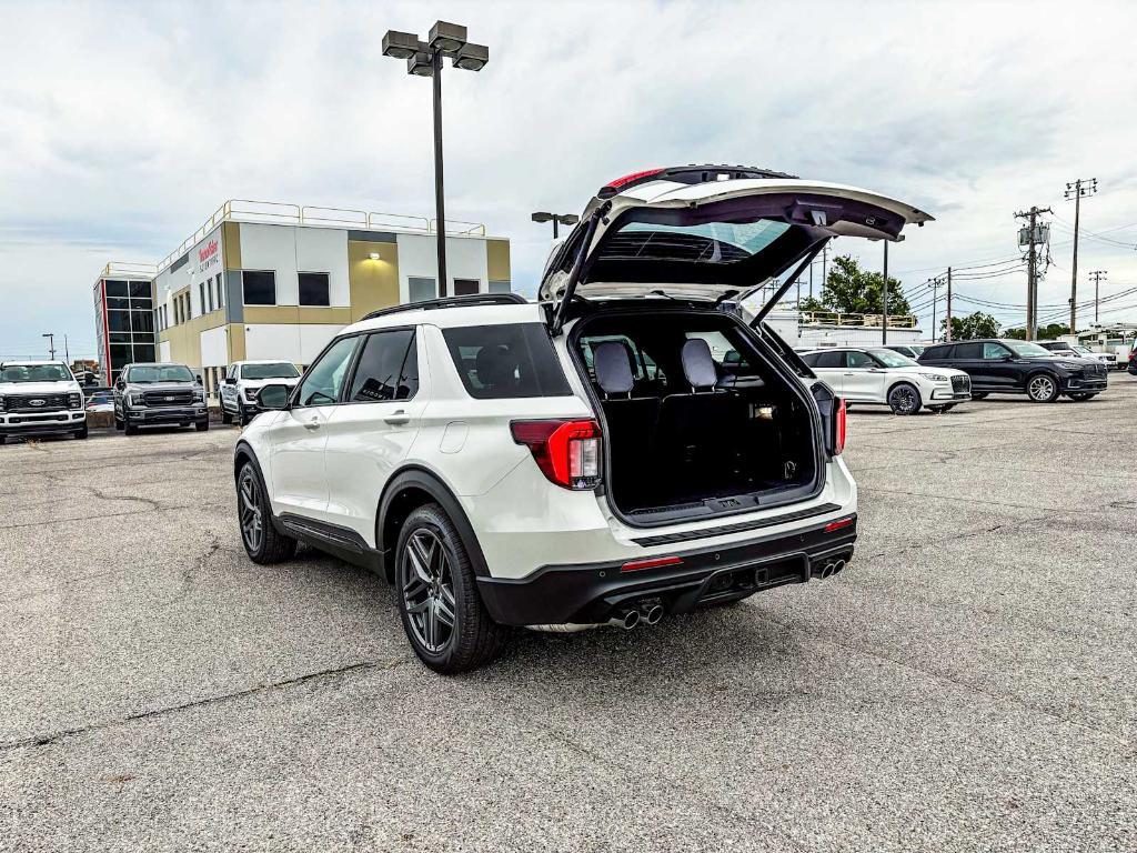 new 2025 Ford Explorer car, priced at $58,480