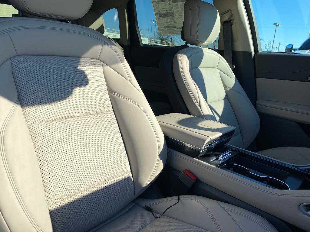 new 2025 Lincoln Nautilus car, priced at $48,806