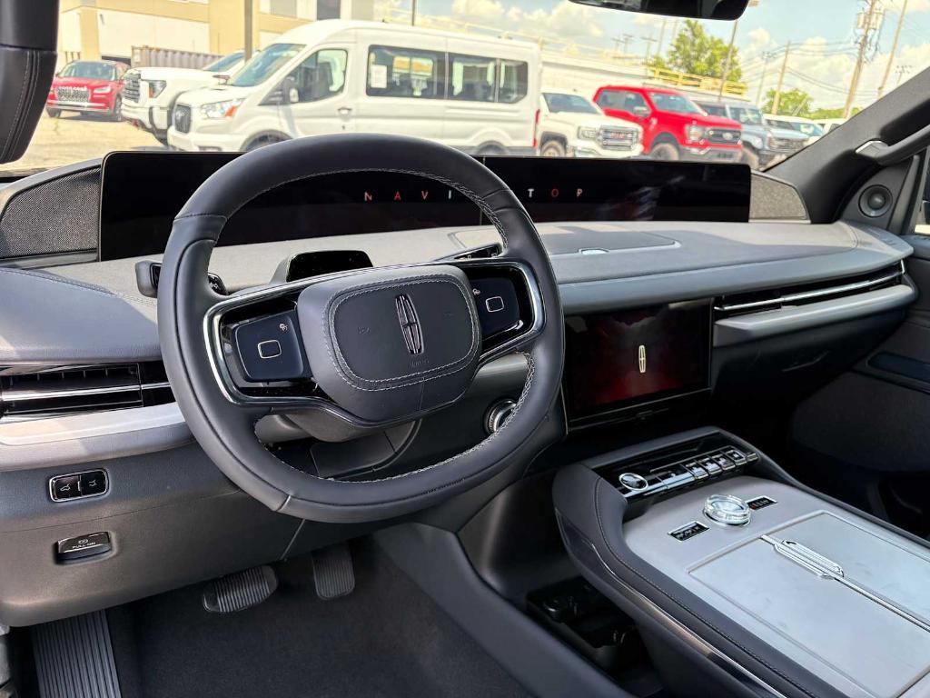 new 2025 Lincoln Navigator car, priced at $105,875