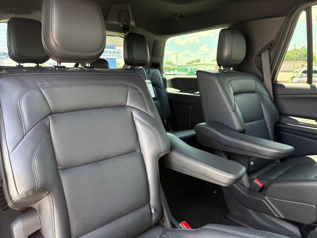 new 2025 Lincoln Navigator car, priced at $105,875