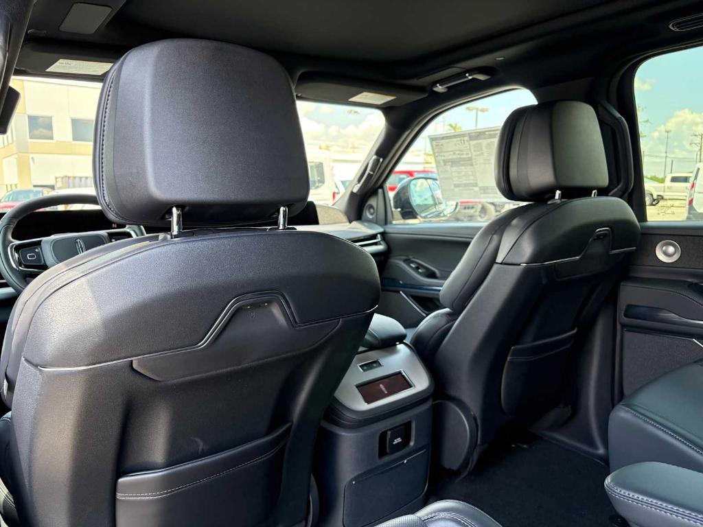 new 2025 Lincoln Navigator car, priced at $105,875