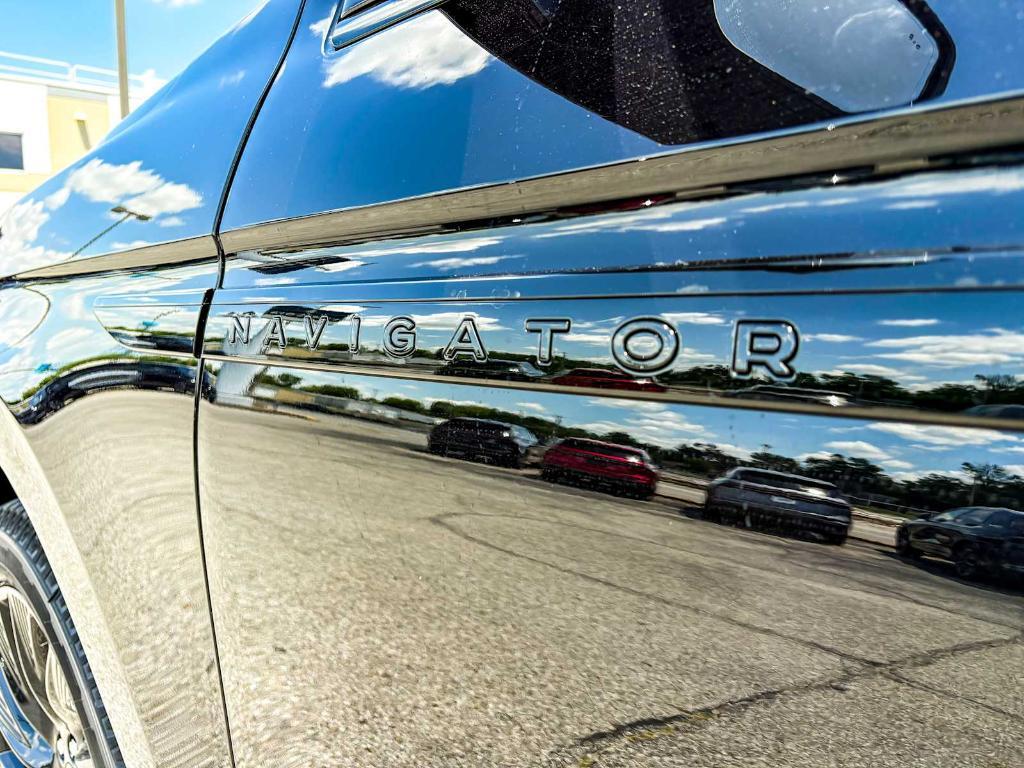 new 2025 Lincoln Navigator car, priced at $105,875