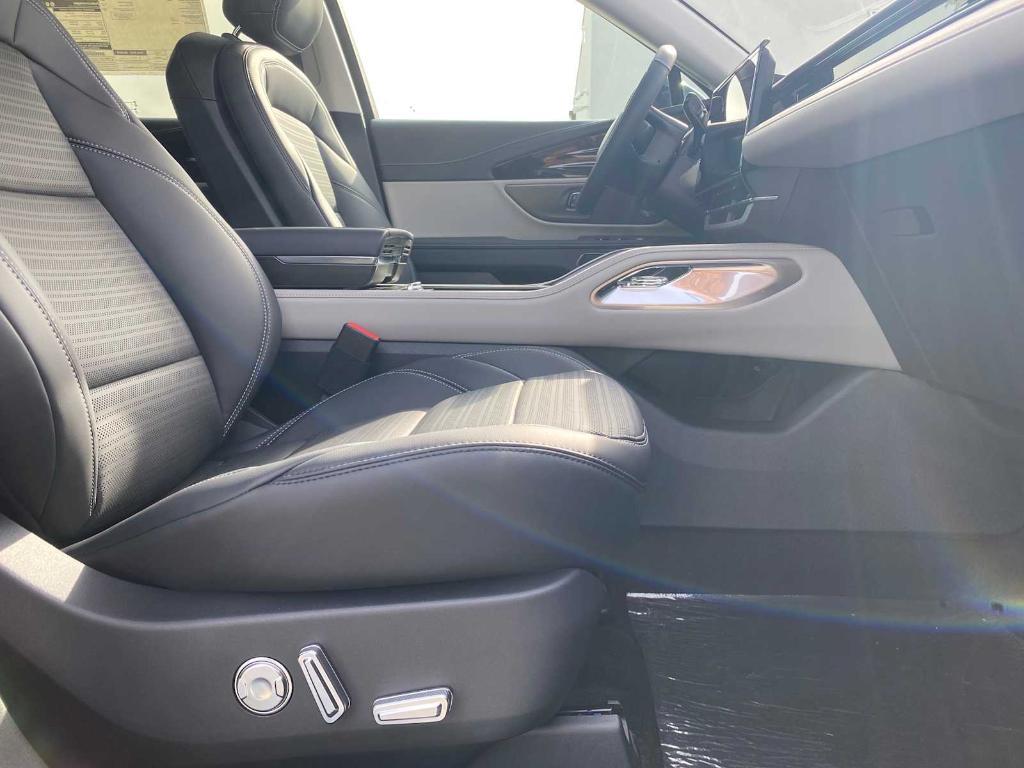 new 2025 Lincoln Nautilus car, priced at $56,528