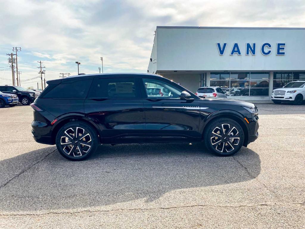 new 2025 Lincoln Nautilus car, priced at $56,528