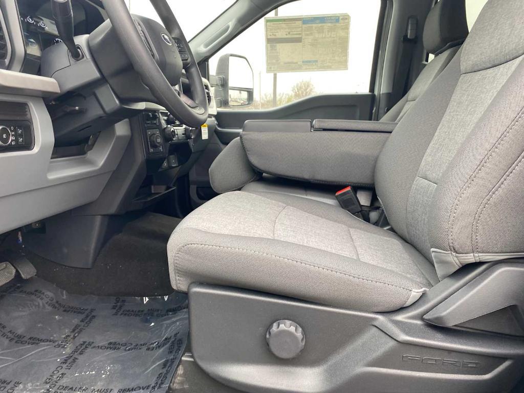 new 2025 Ford F-250 car, priced at $64,670