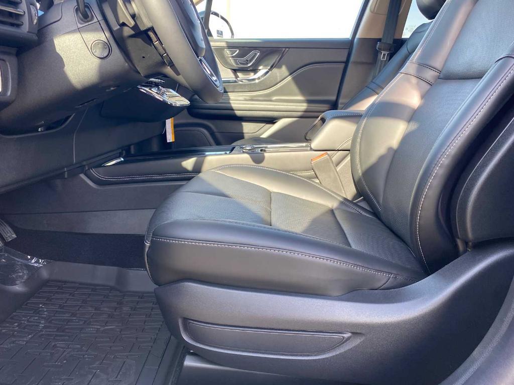 new 2025 Lincoln Corsair car, priced at $46,002