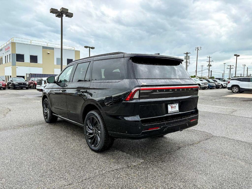 new 2025 Lincoln Navigator car, priced at $105,235