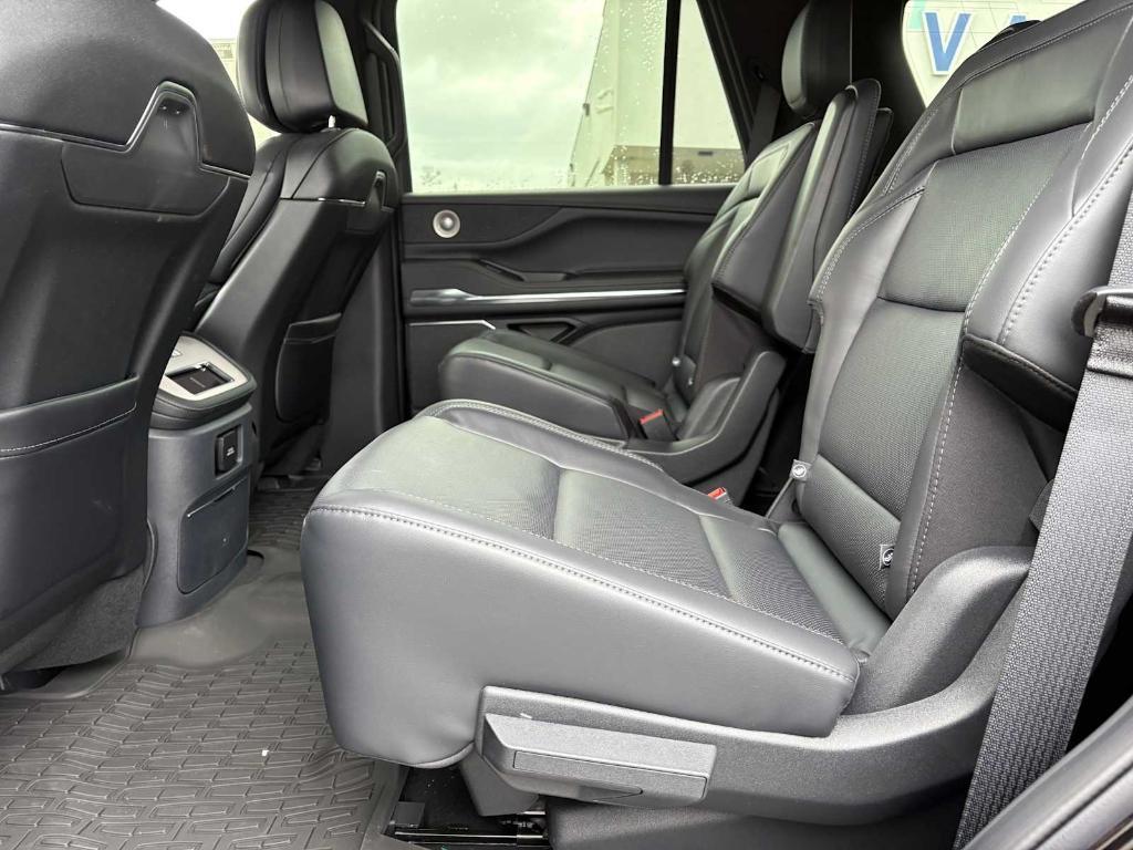 new 2025 Lincoln Navigator car, priced at $105,235