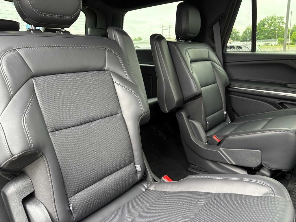 new 2025 Lincoln Navigator car, priced at $105,235