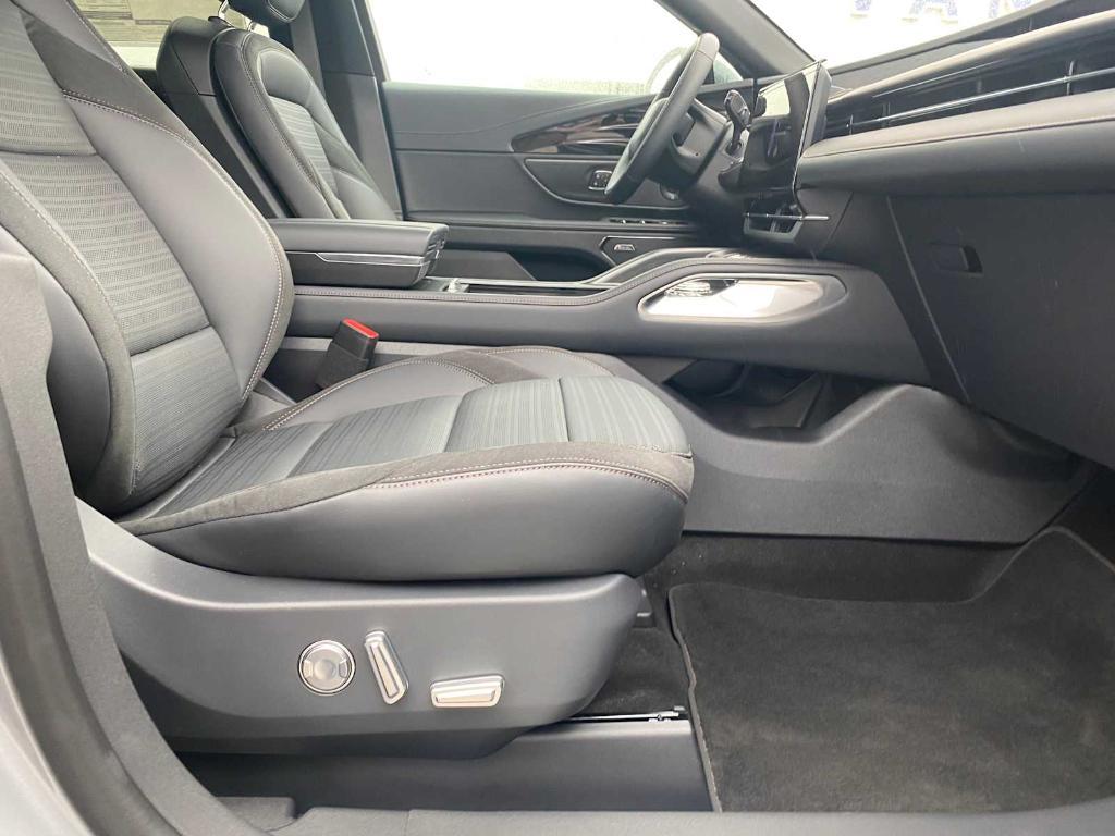 new 2025 Lincoln Nautilus car, priced at $60,732