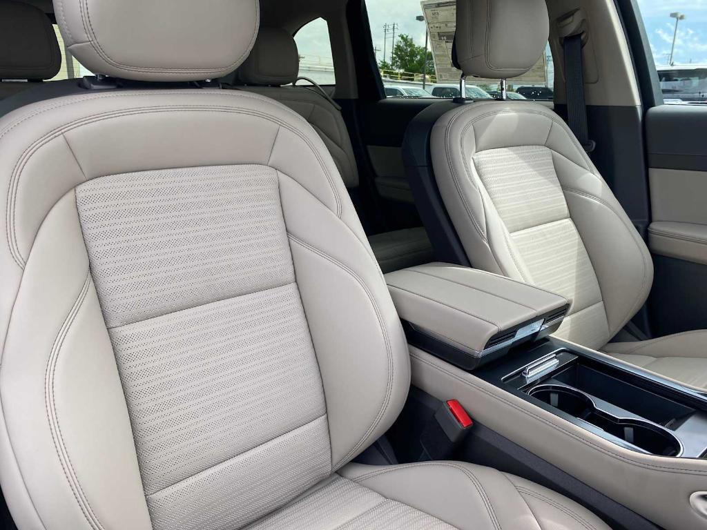 new 2025 Lincoln Nautilus car, priced at $58,708