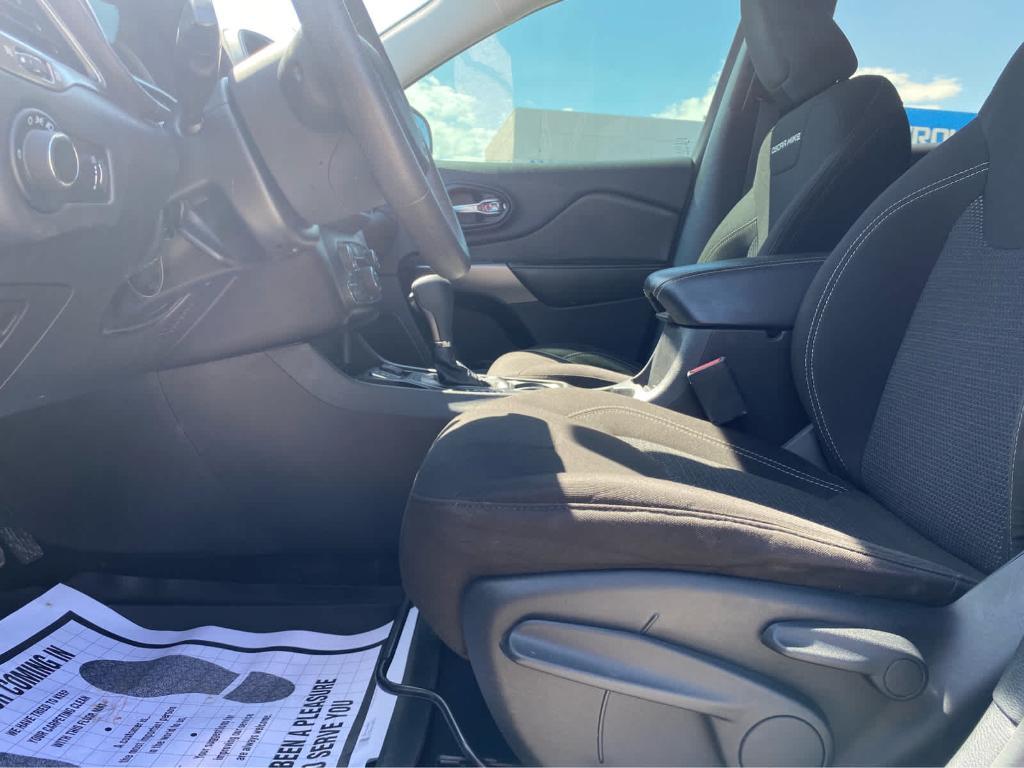 used 2021 Jeep Cherokee car, priced at $15,999