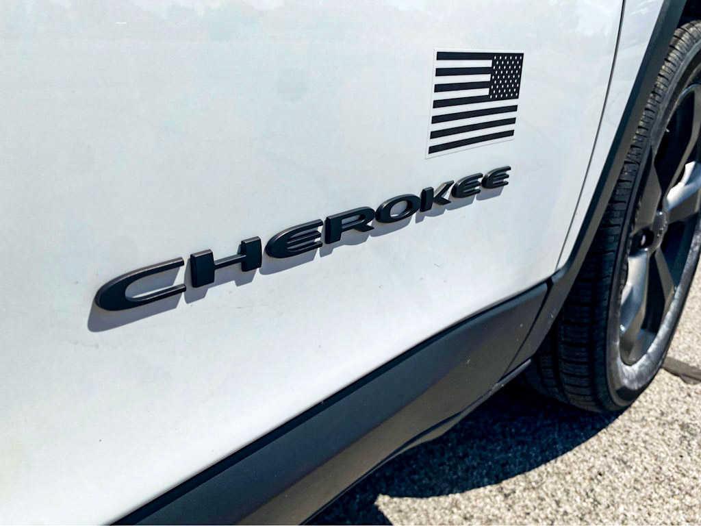 used 2021 Jeep Cherokee car, priced at $15,999