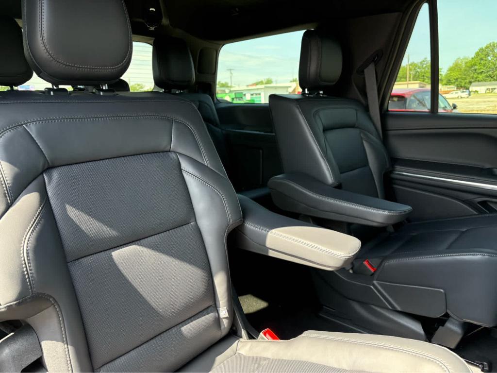 new 2025 Lincoln Navigator car, priced at $105,740
