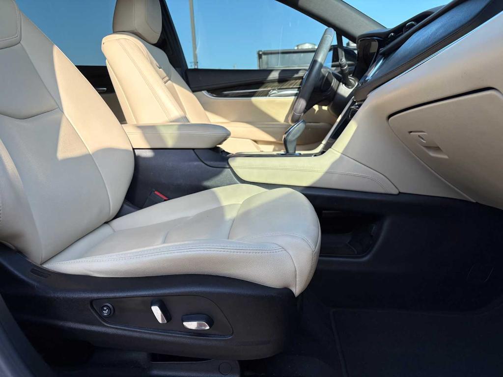 used 2017 Cadillac XT5 car, priced at $14,995
