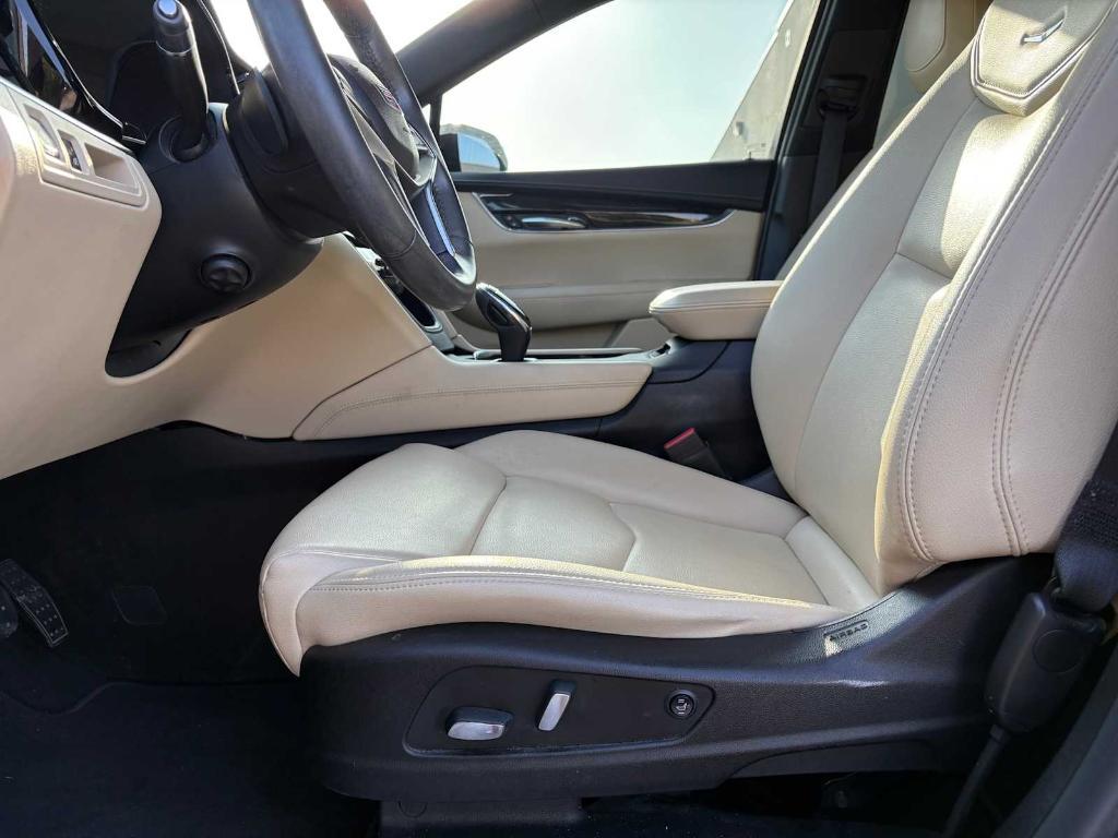used 2017 Cadillac XT5 car, priced at $14,995