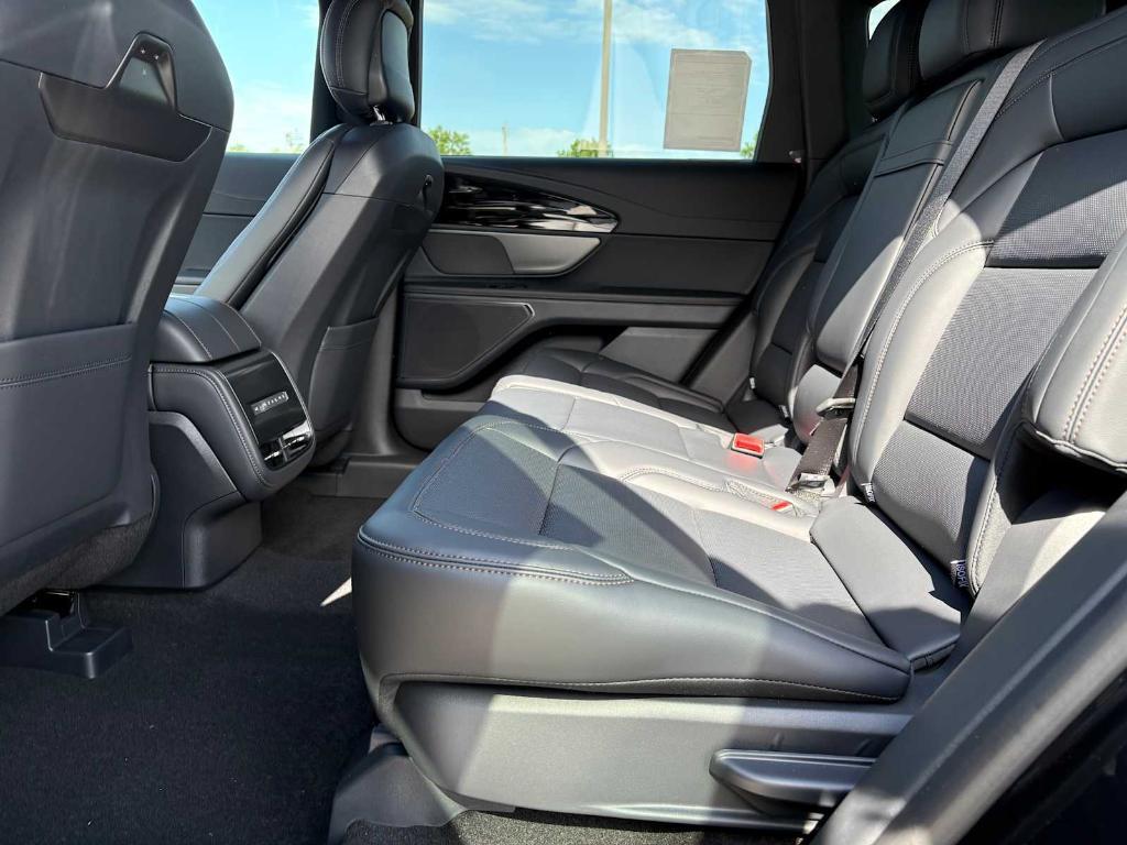 new 2025 Lincoln Nautilus car, priced at $53,083