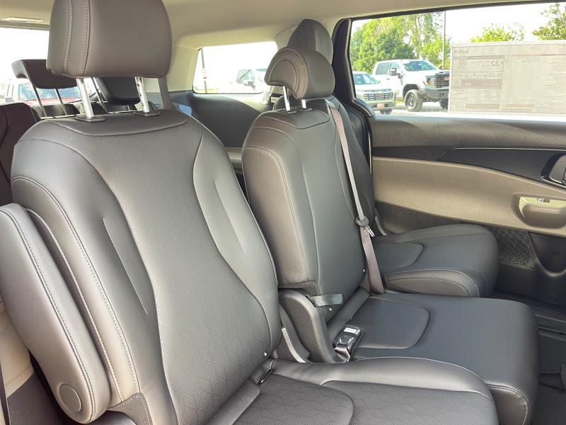 new 2026 Kia Carnival Hybrid car, priced at $43,959
